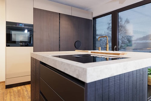 Moderne Küche mit dunklen Holzschränken und heller Steinplatte